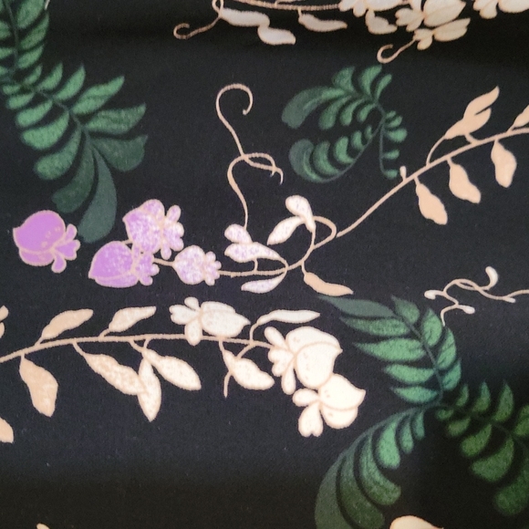 NWOT Beautiful Ann Taylor Floral Top - Picture 2 of 7